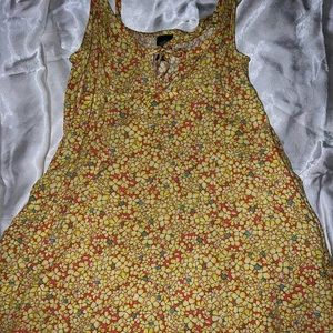 Super adorable yellow sundress